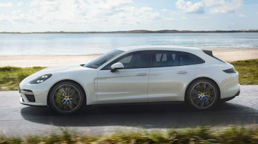 Porsche Panamera Turbo S E-Hybrid Sport Turismo - profile