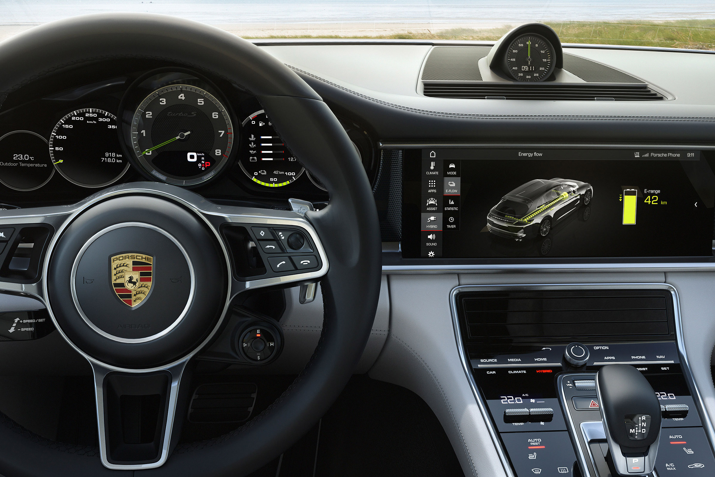 Porsche Panamera Turbo S E-Hybrid Sport Turismo - interior 2