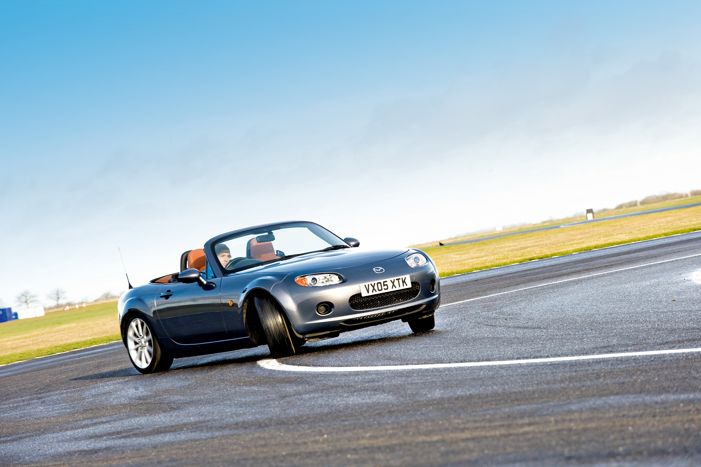 Mazda MX-5 MK3 - front sliding