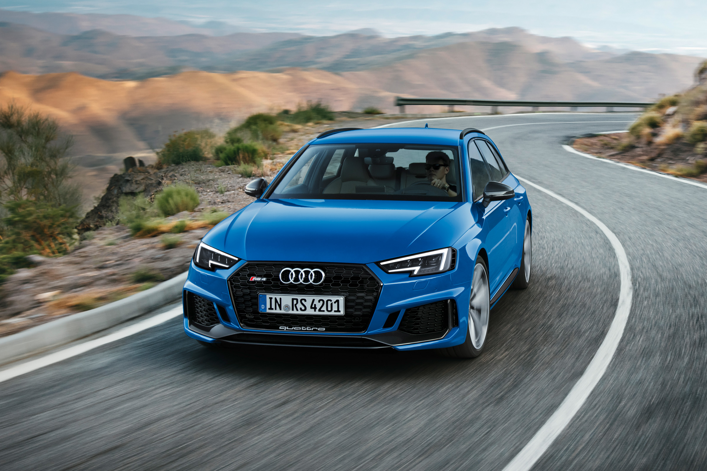 Audi RS4 Avant - front