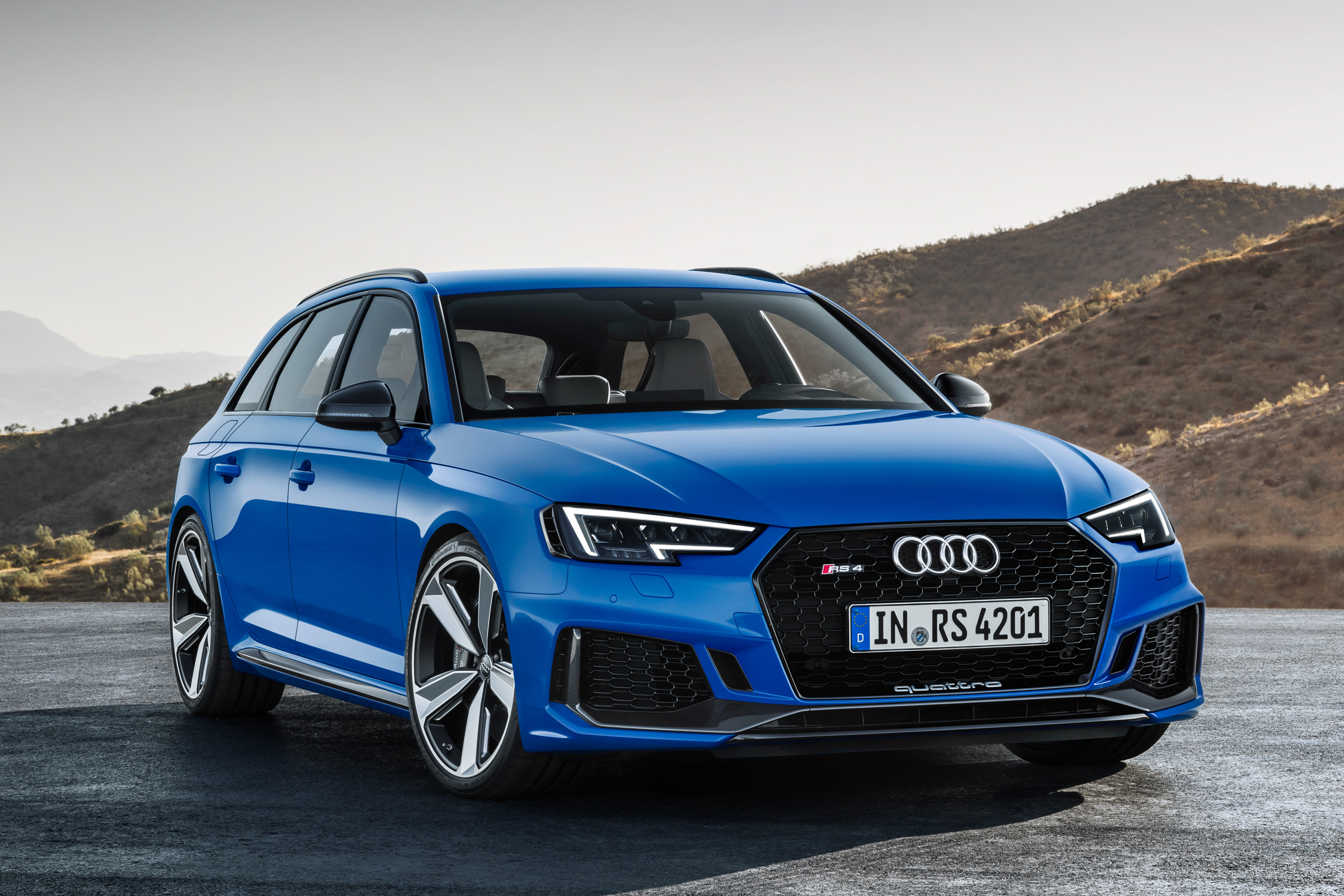Audi RS4 Avant - front