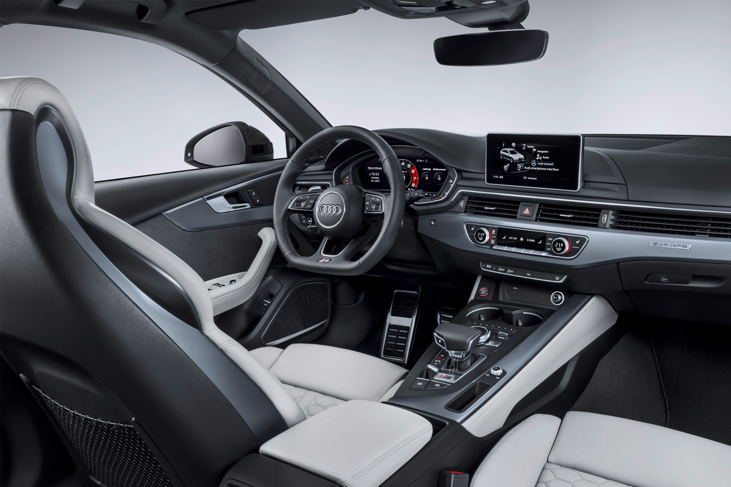 Audi RS4 Avant - interior