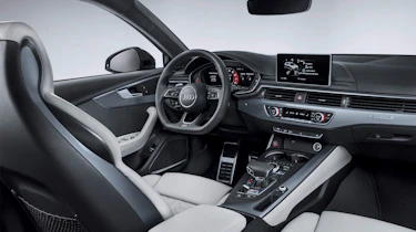 Audi RS4 Avant - interior