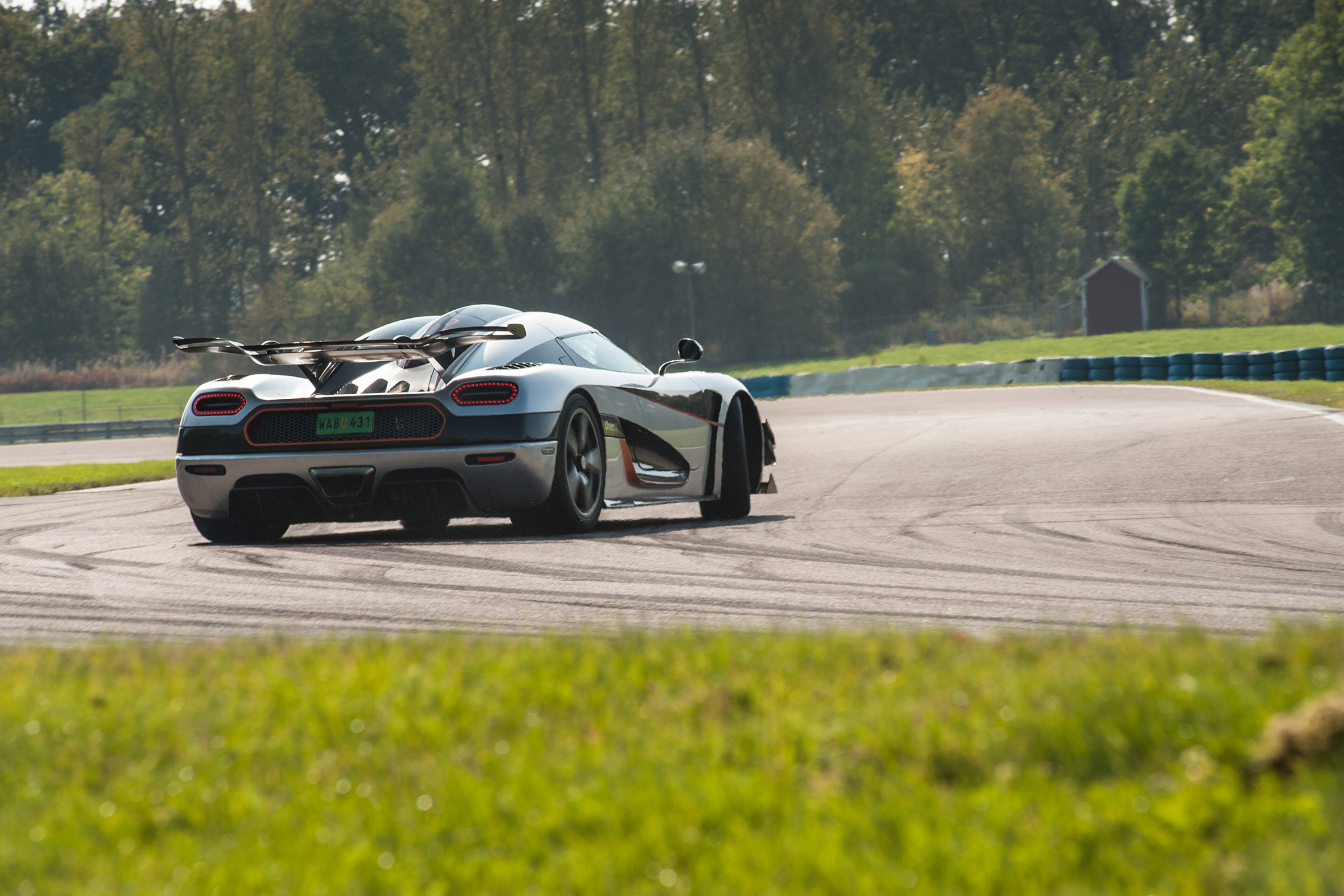 Koenigsegg One:1 - rear driving