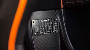 Koenigsegg One:1 - plaque