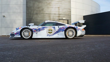 Porsche 911 GT1 - profile