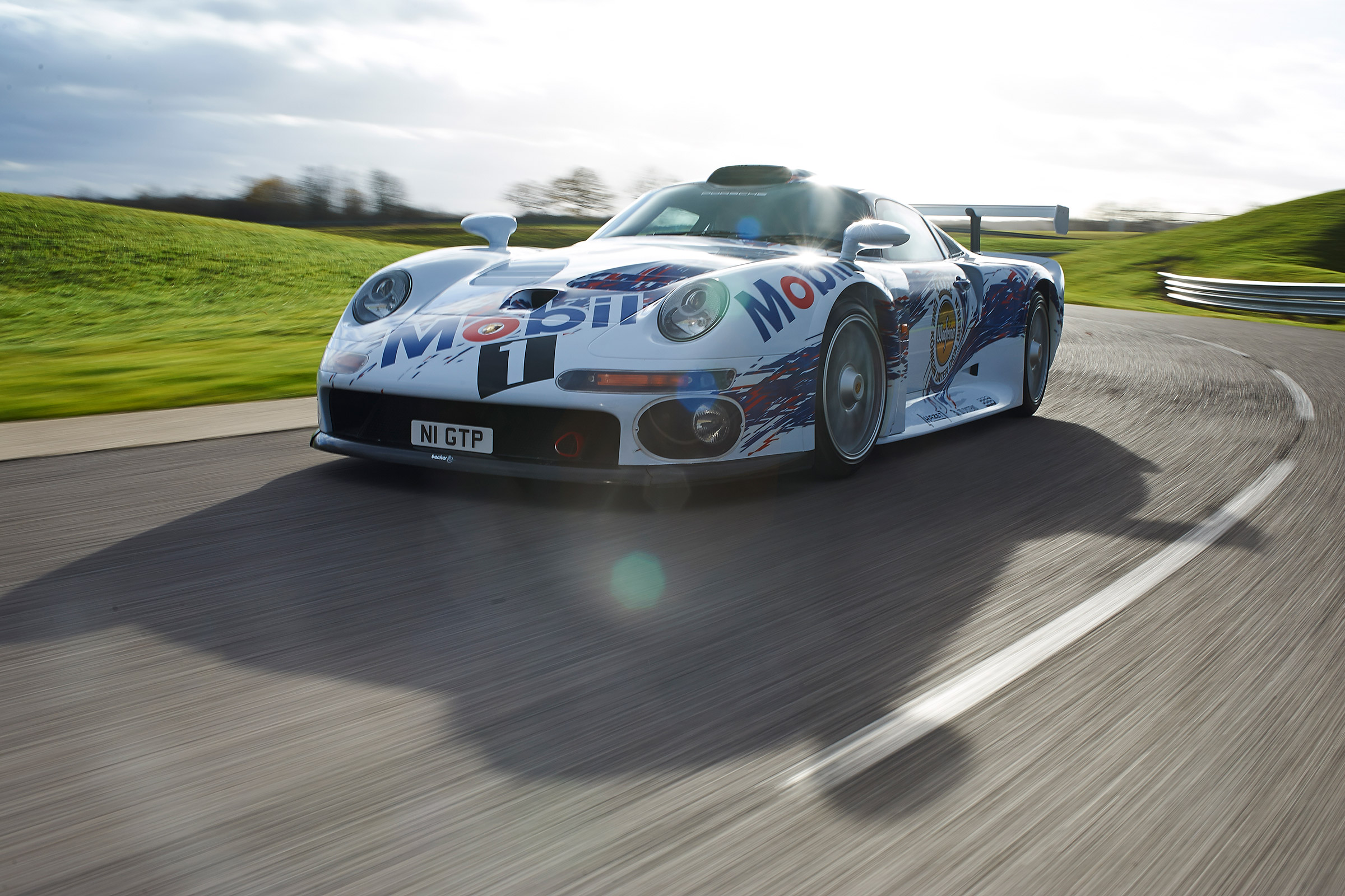 Porsche 911 GT1 - front