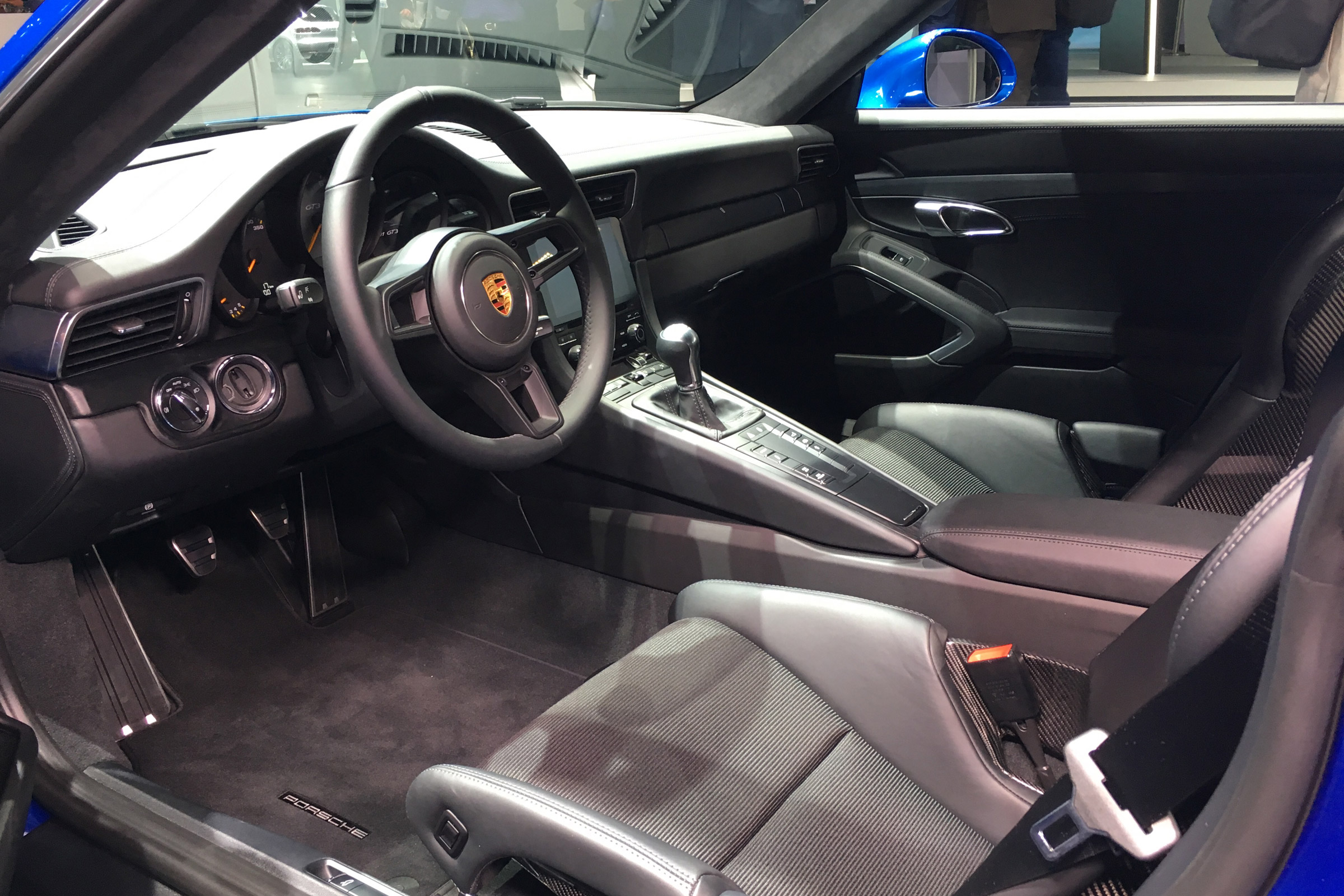 Porsche 911 GT3 Touring cabin