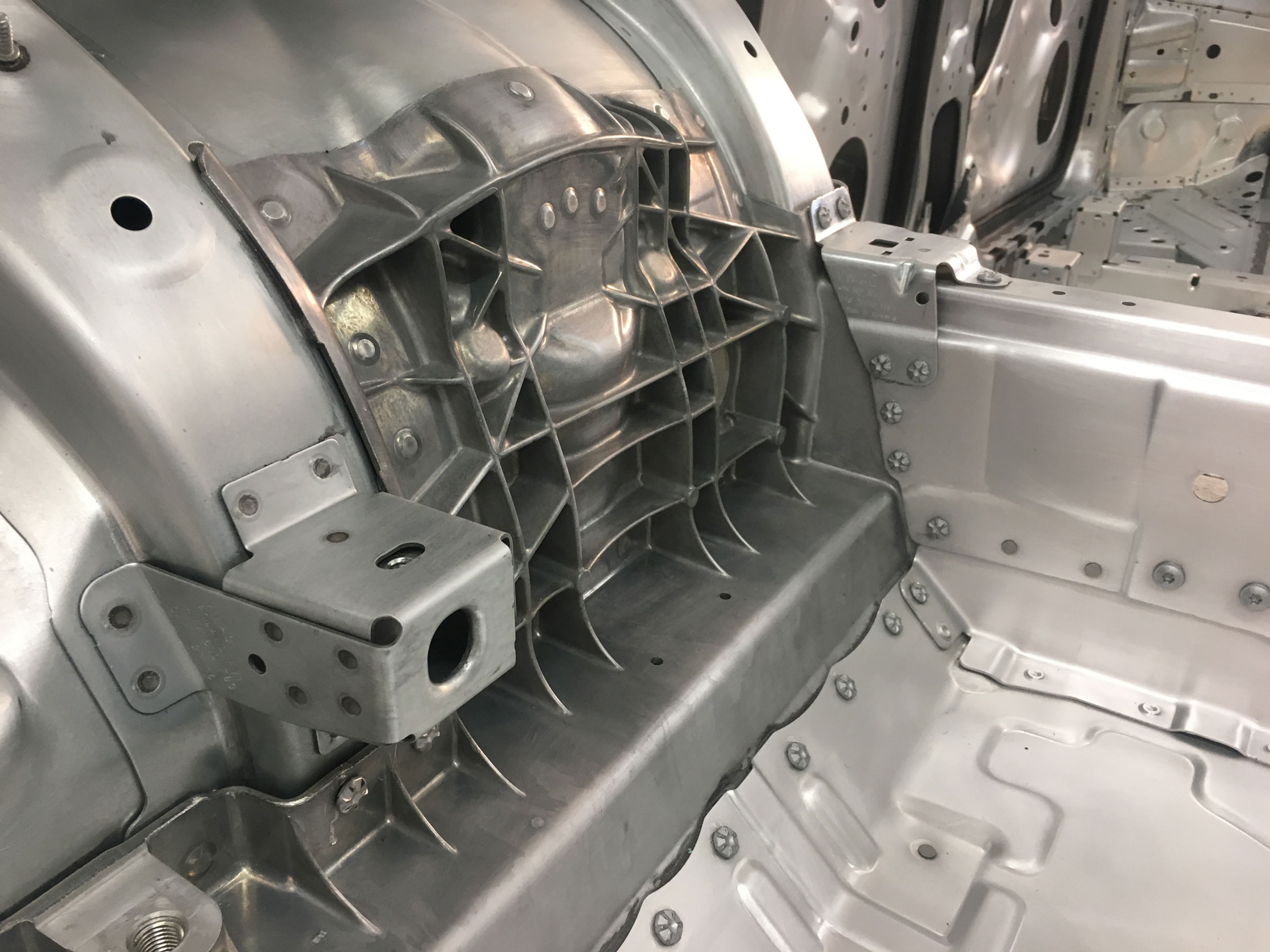 2018 Porsche Cayenne aluminium body casting