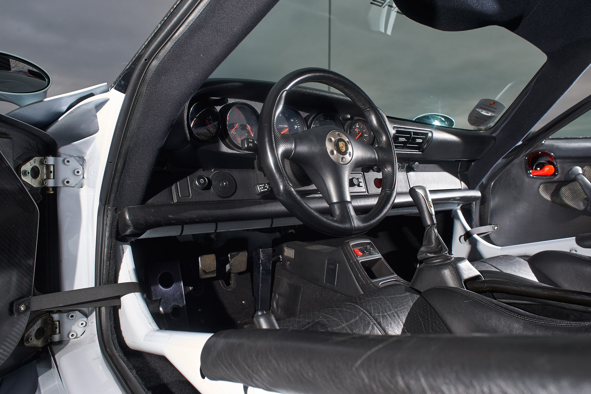Porsche 911 GT1 - interior