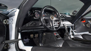 Porsche 911 GT1 - interior