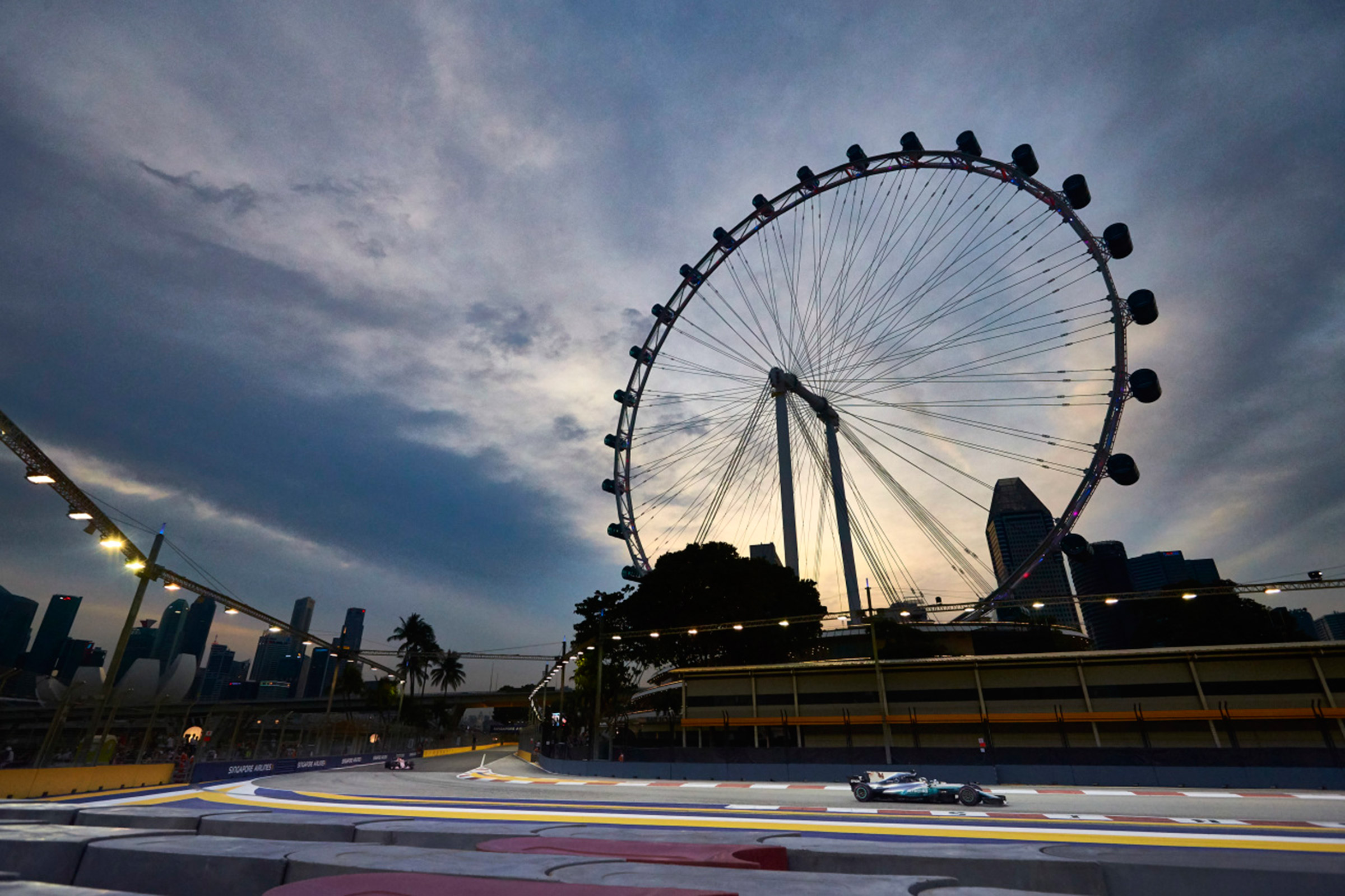 F1 Singapore - Merc Petronas