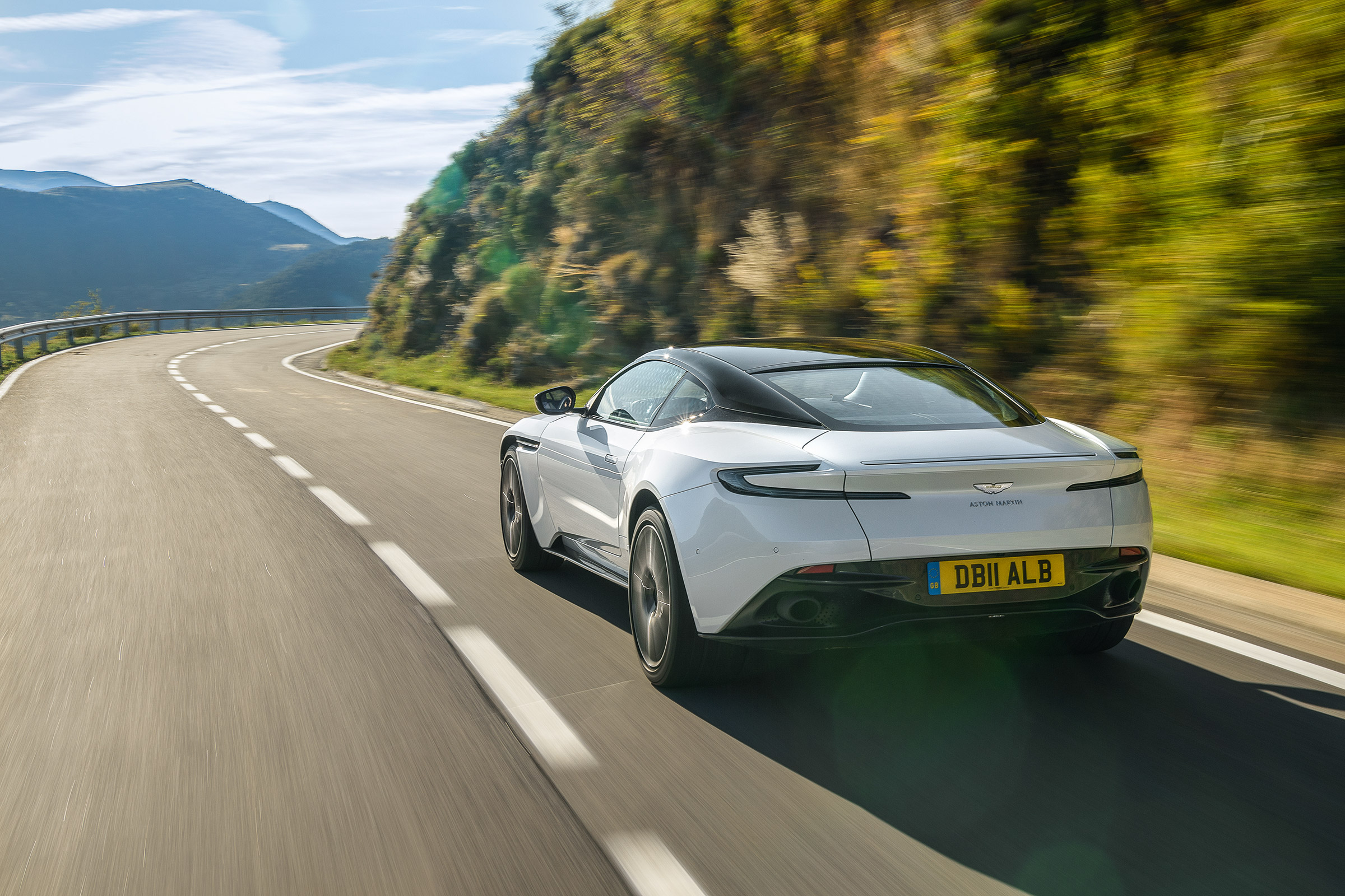 Aston Martin DB11 V8 - rear