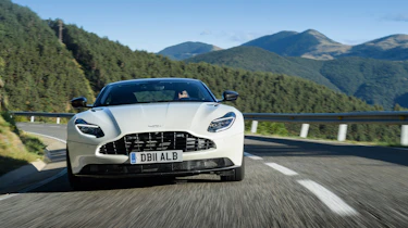 Aston Martin DB11 V8 - front