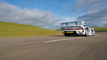 Porsche 911 GT1 - rear