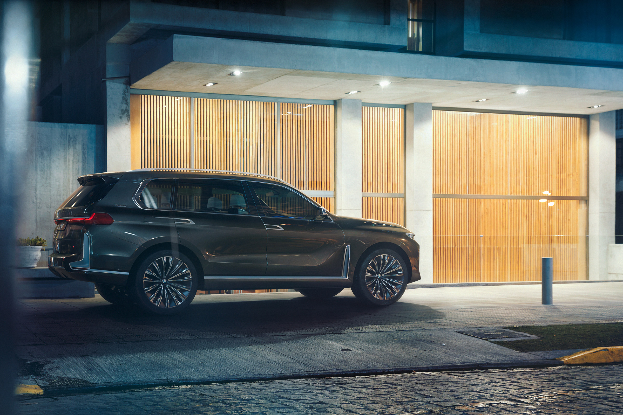 BMW X7 Concept - side