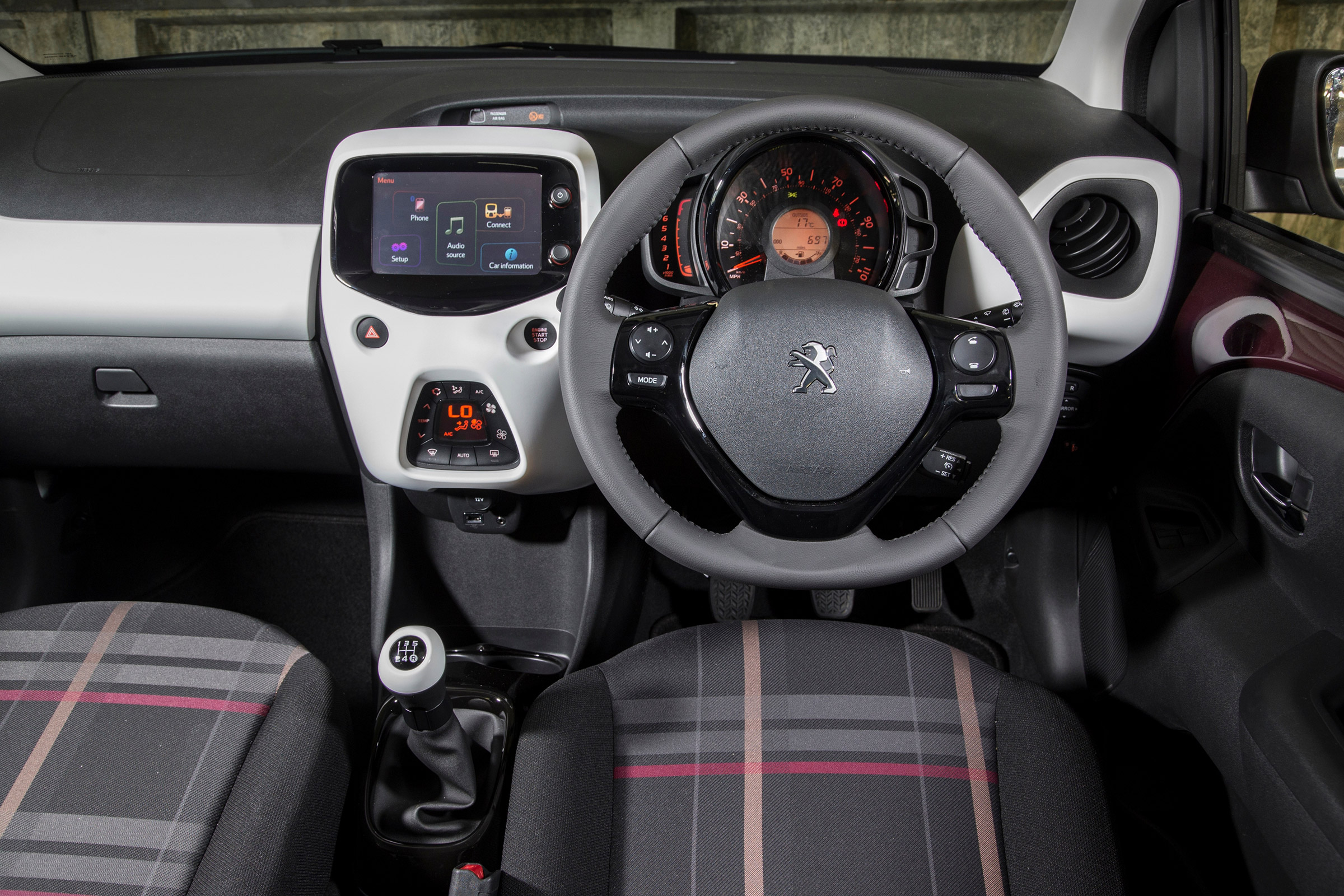 Peugeot 108 - interior
