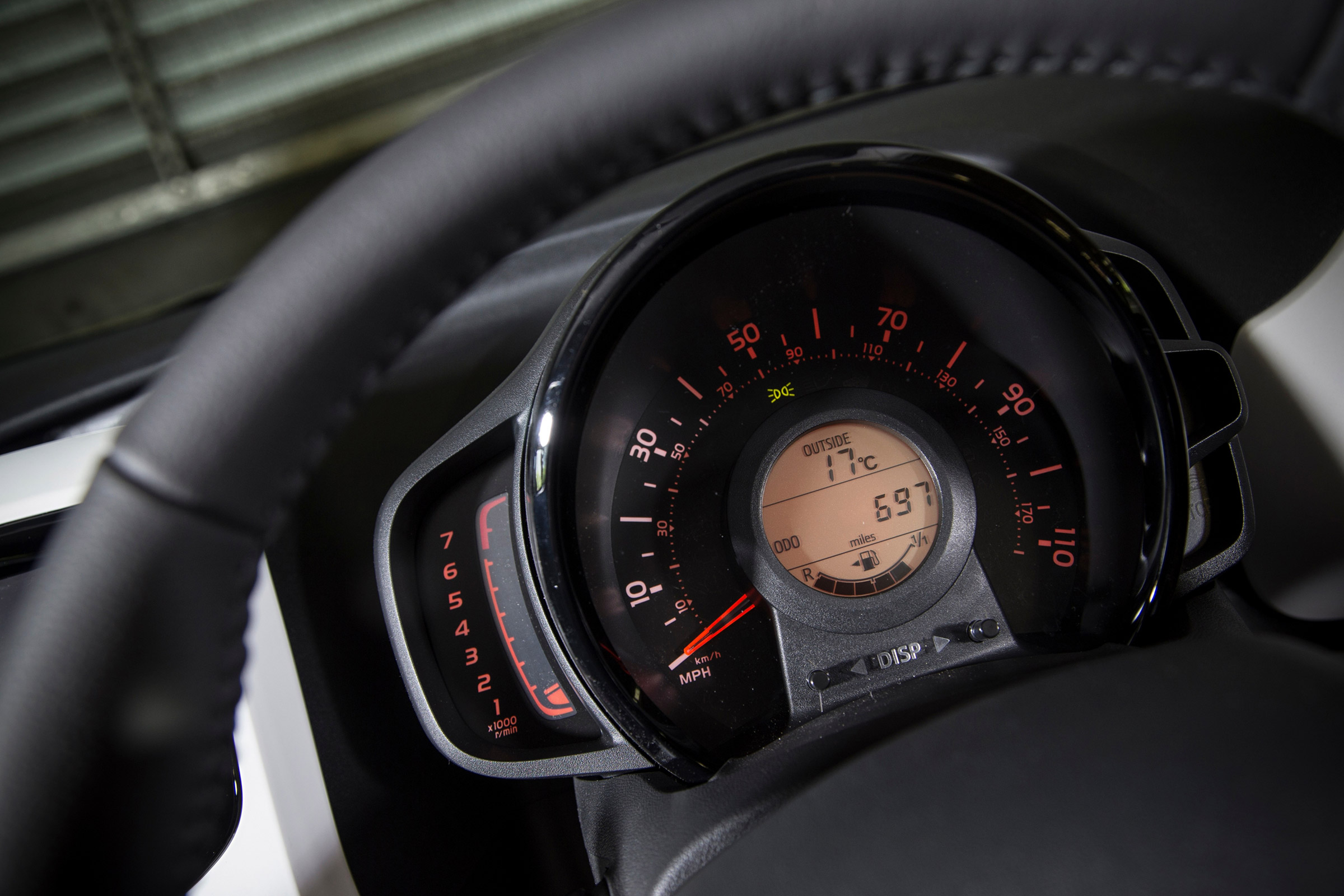 Peugeot 108 - dials