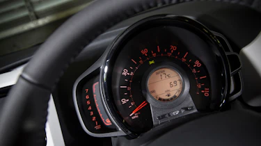 Peugeot 108 - dials