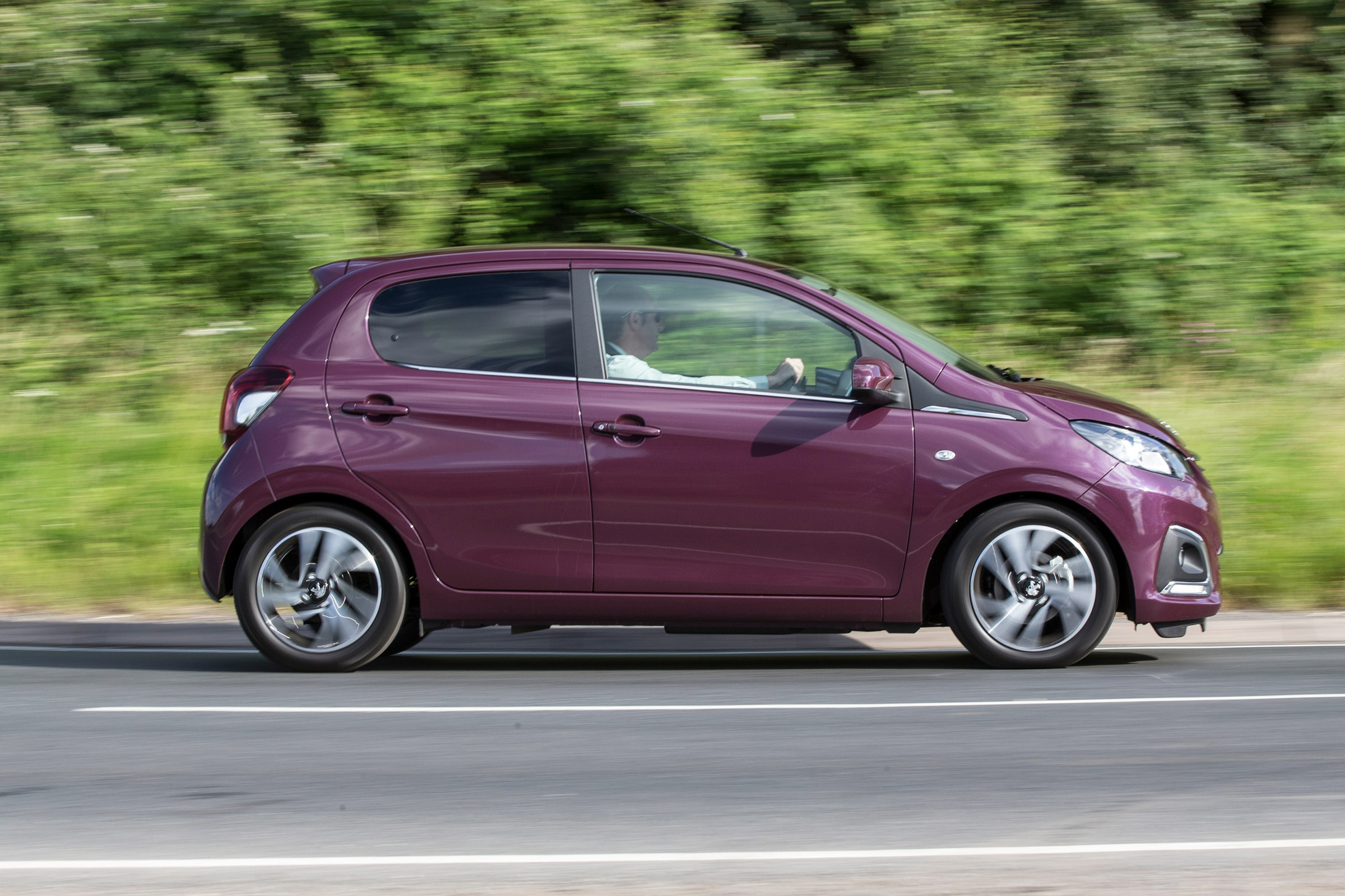 Peugeot 108 - side