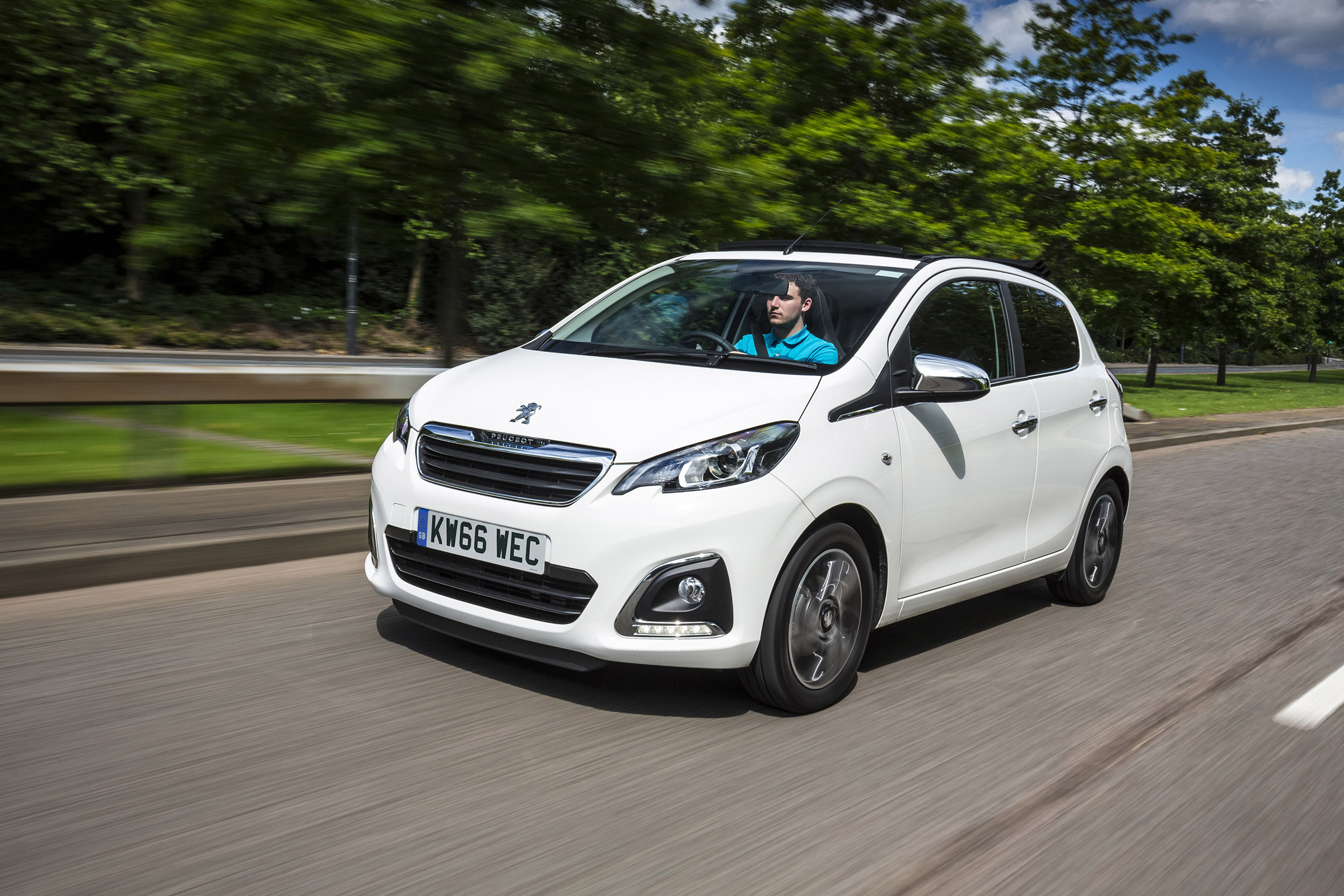 Peugeot 108 - side