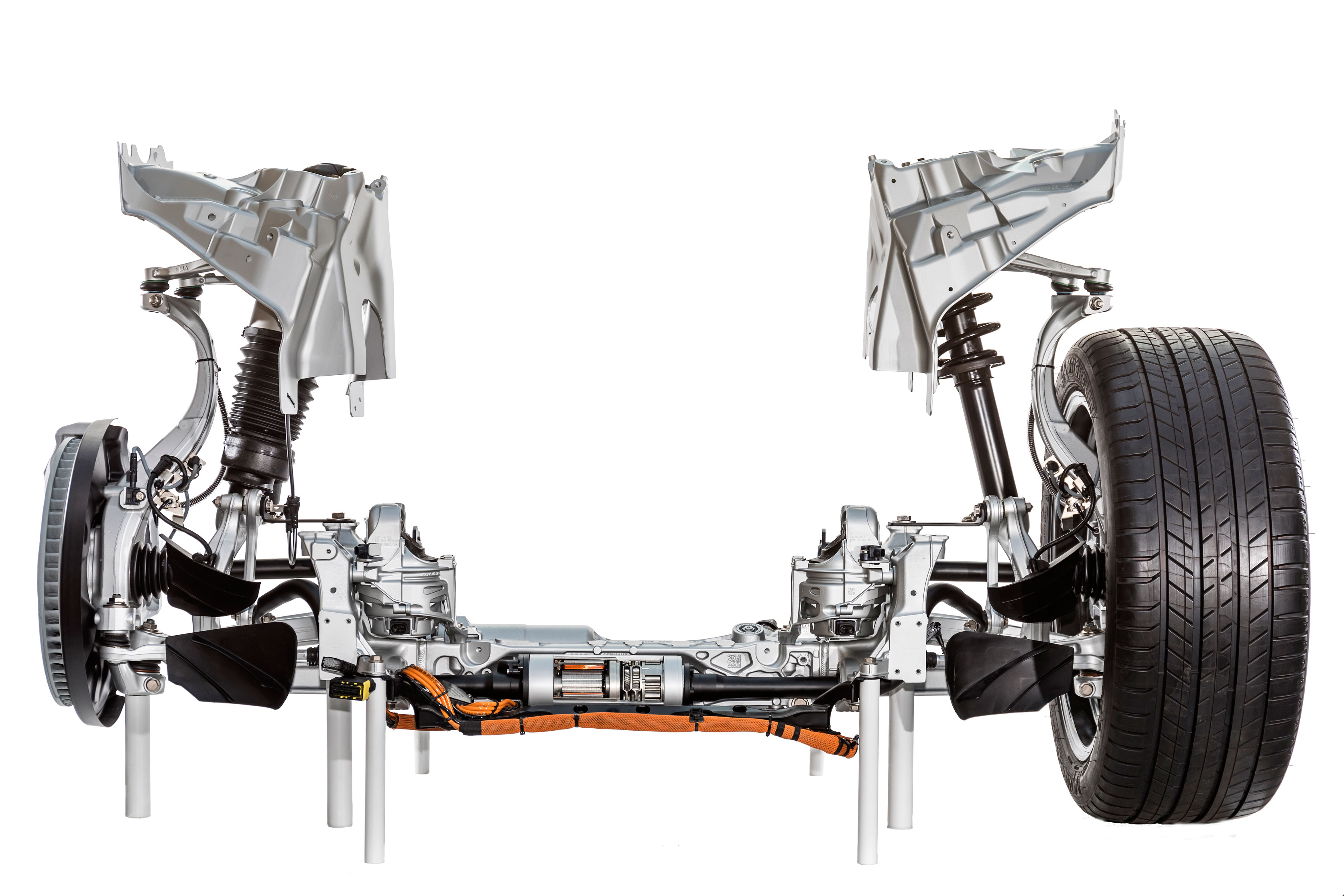 2018 Porsche Cayenne front axle with air suspension on the left and coil springs on the right