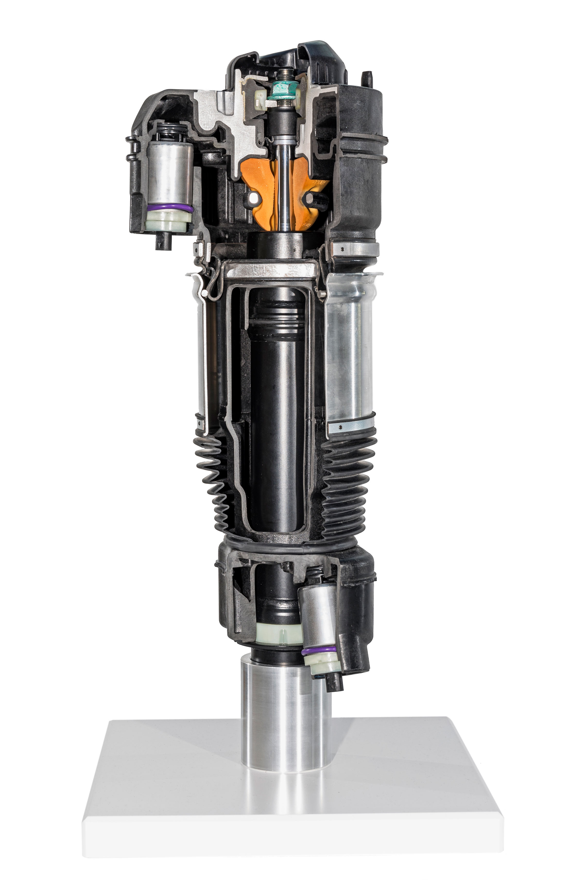 Porsche Cayenne three-chamber air suspension with Porsche Active Suspension Management (PASM)