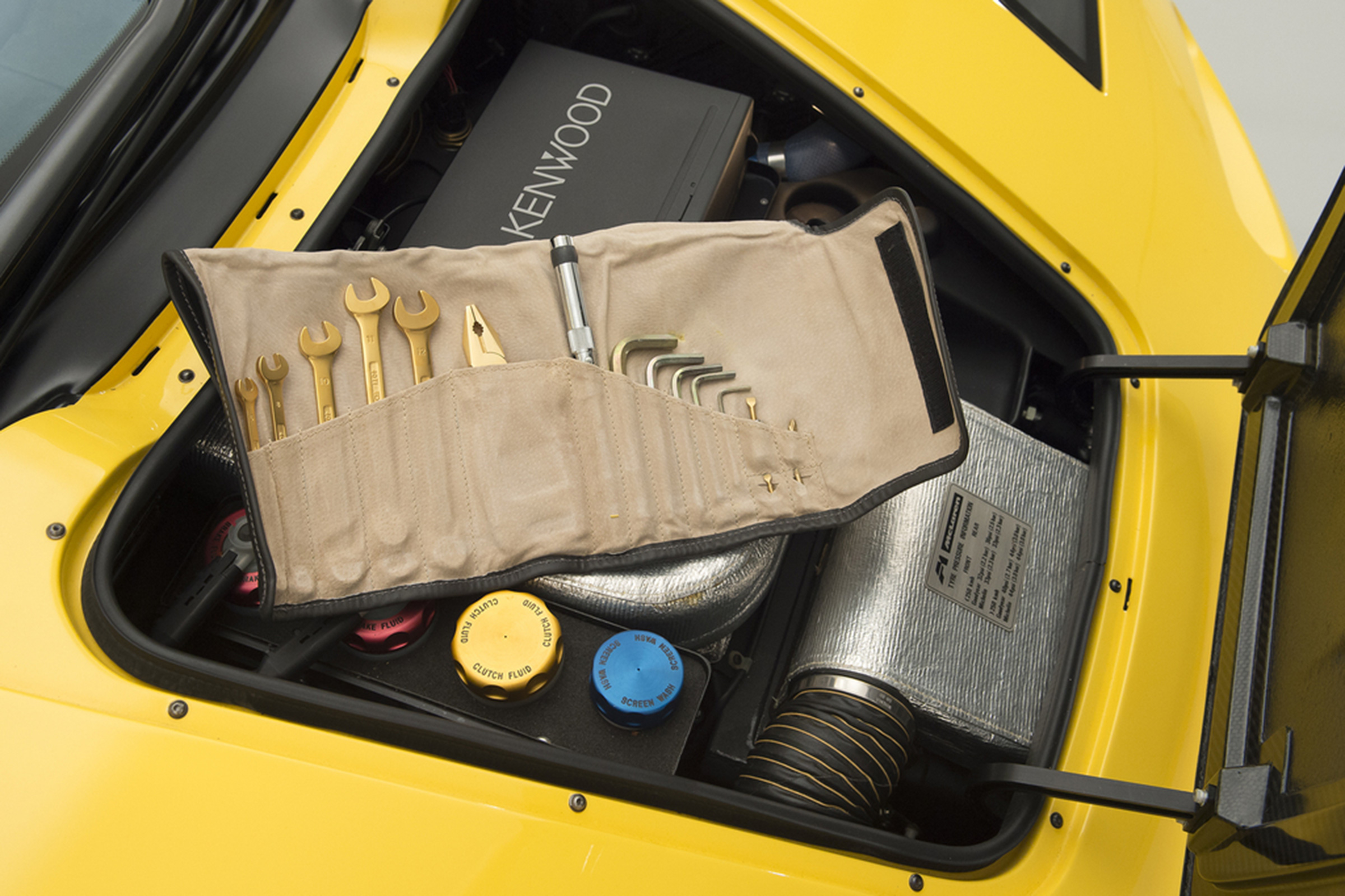McLaren F1 - tool roll