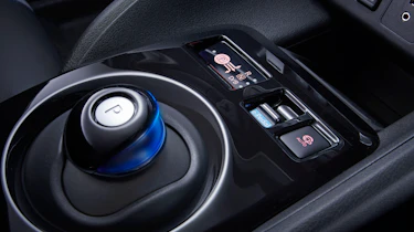 Nissan Leaf drive Japan - selector