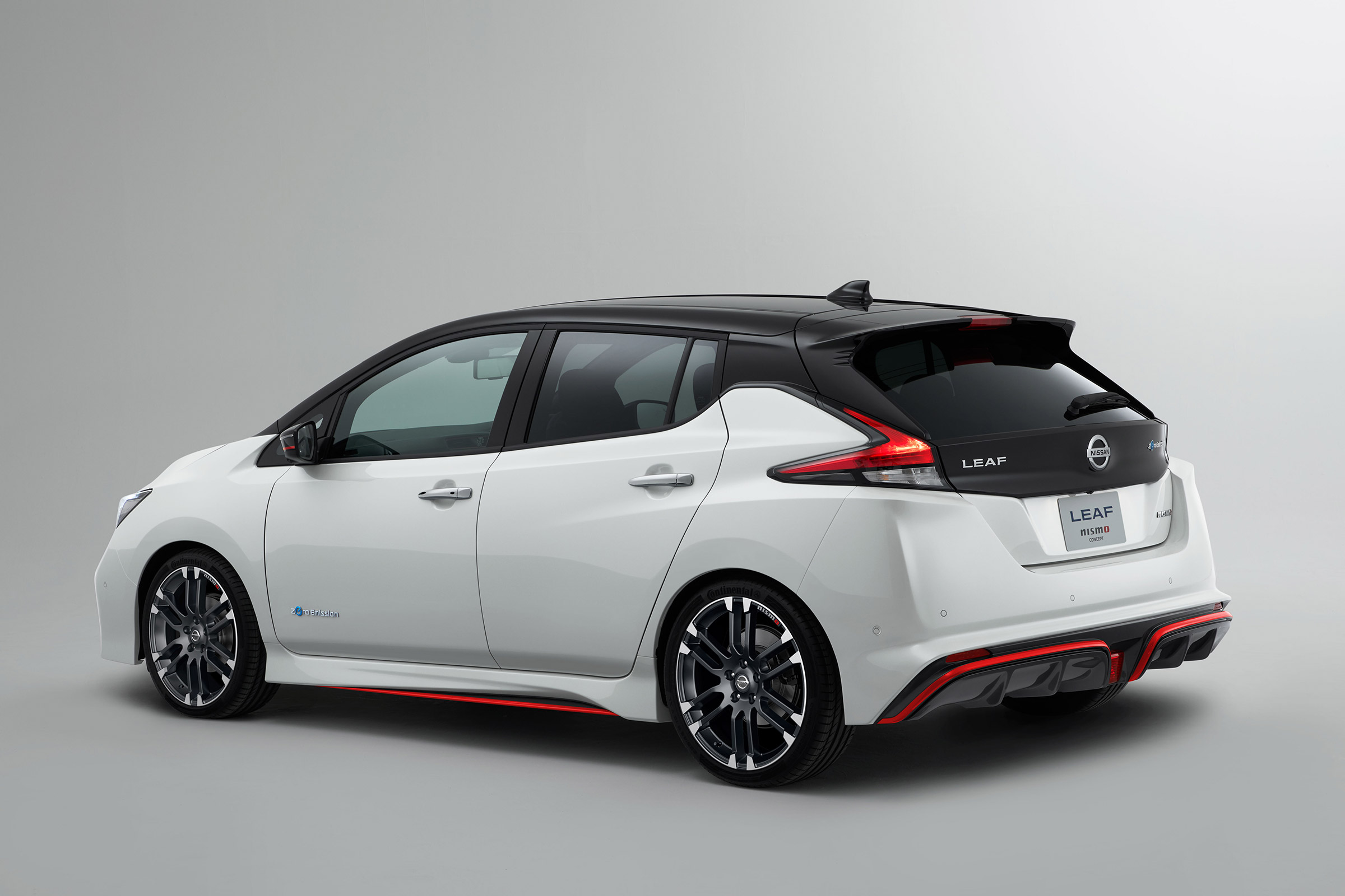 Nissan Leaf Nismo concept officials rear