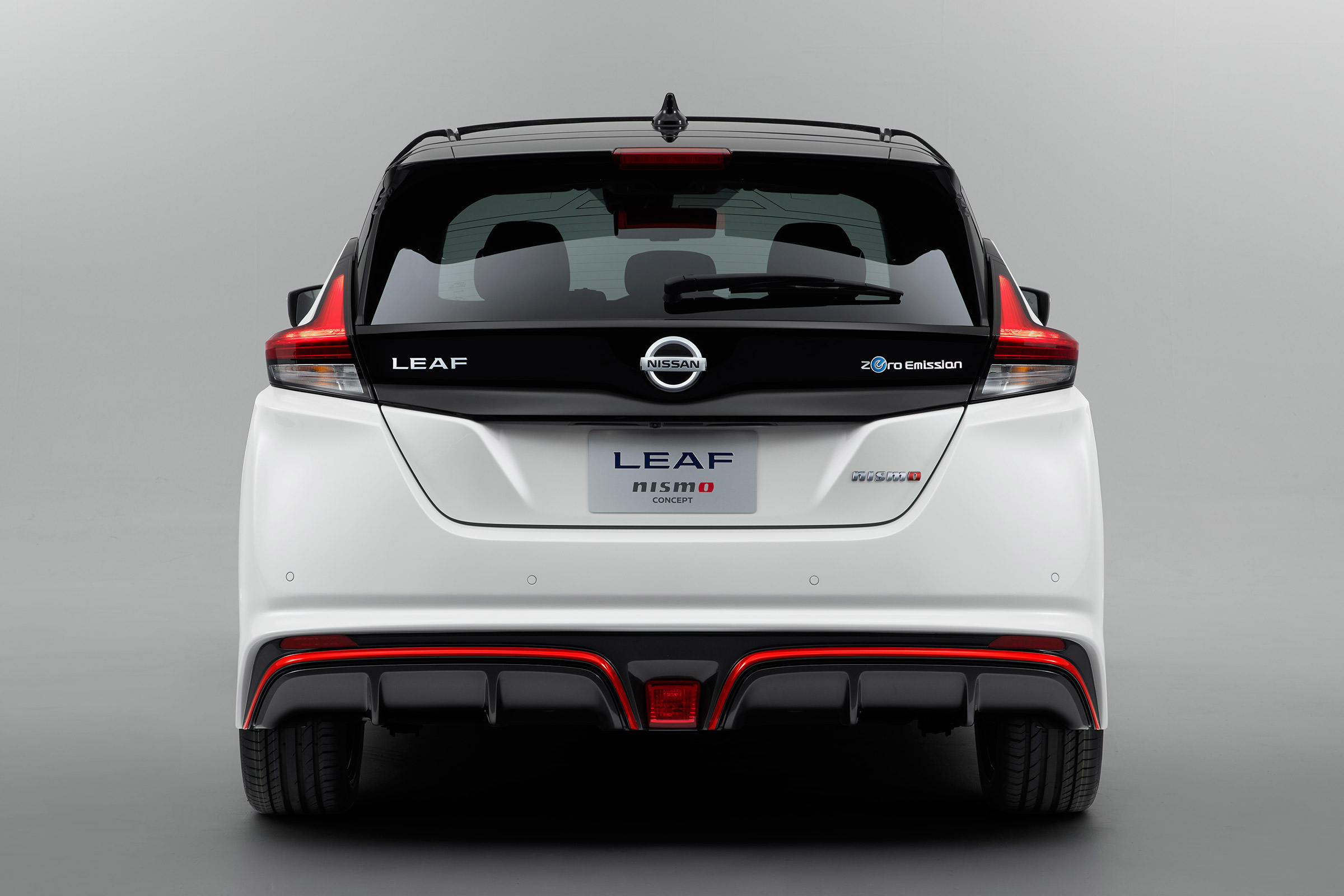 Nissan Leaf Nismo concept officials rear
