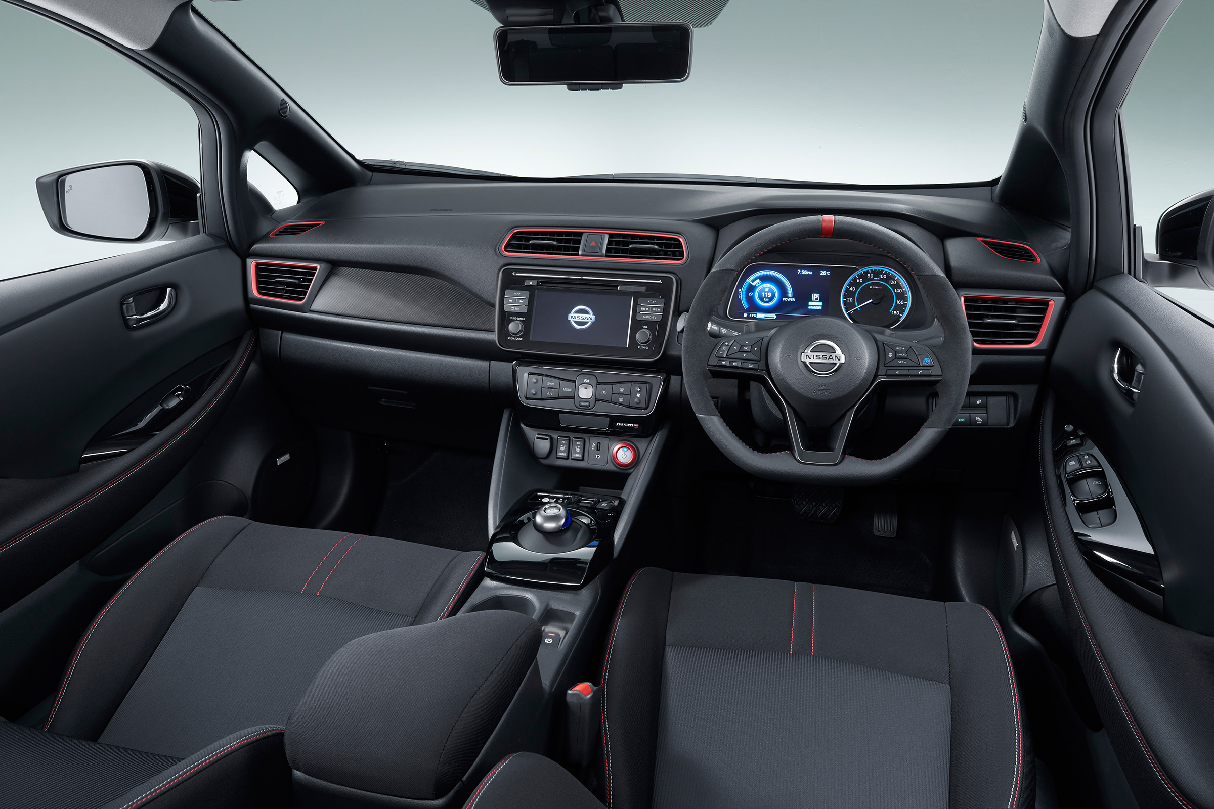 Nissan Leaf Nismo concept officials interior