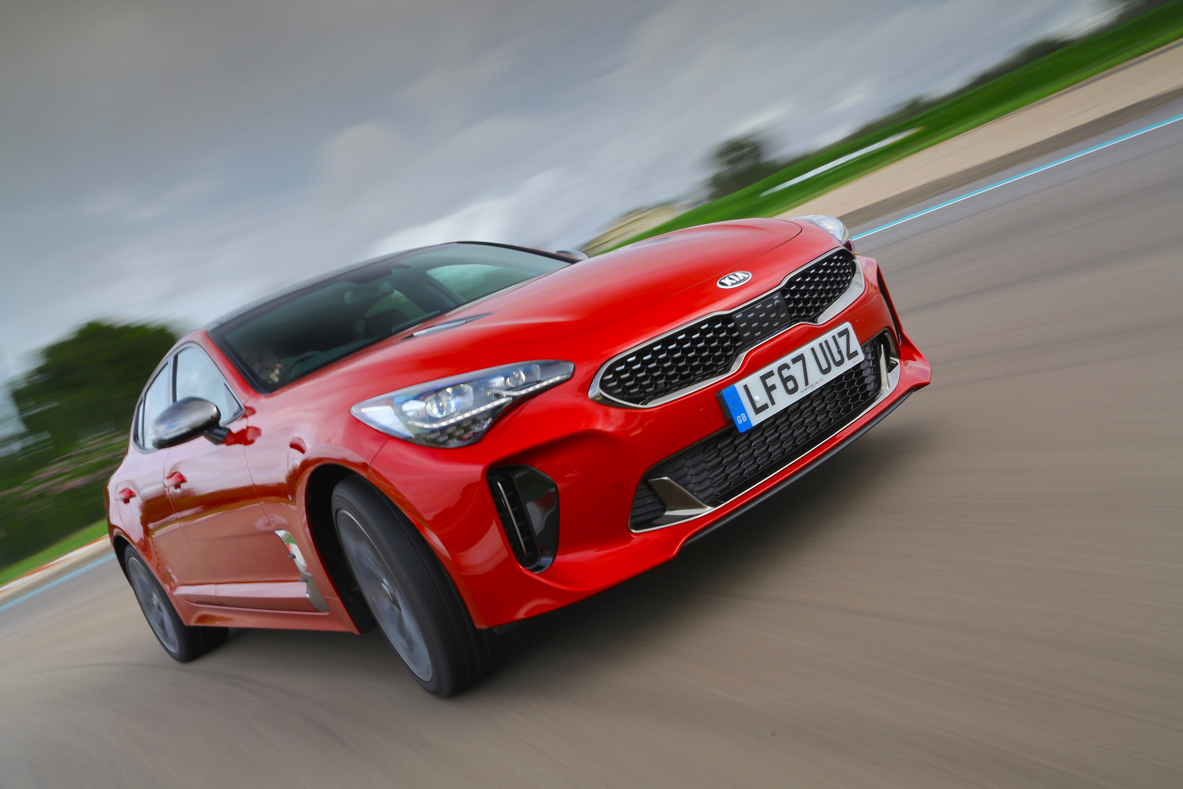 Kia Stinger GT-S UK - front tracking