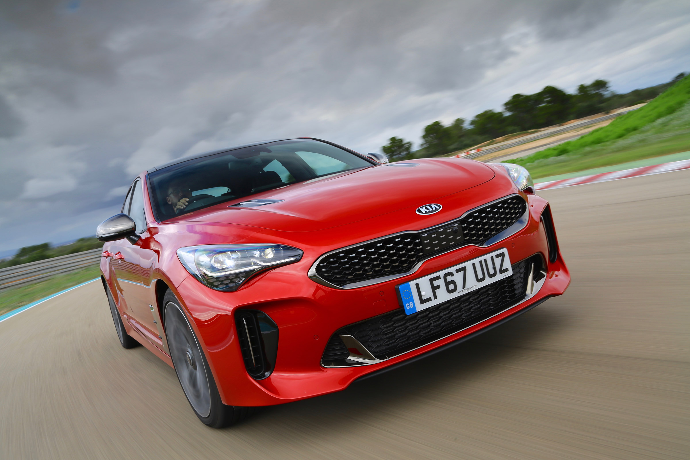 Kia Stinger GT-S UK - front tracking