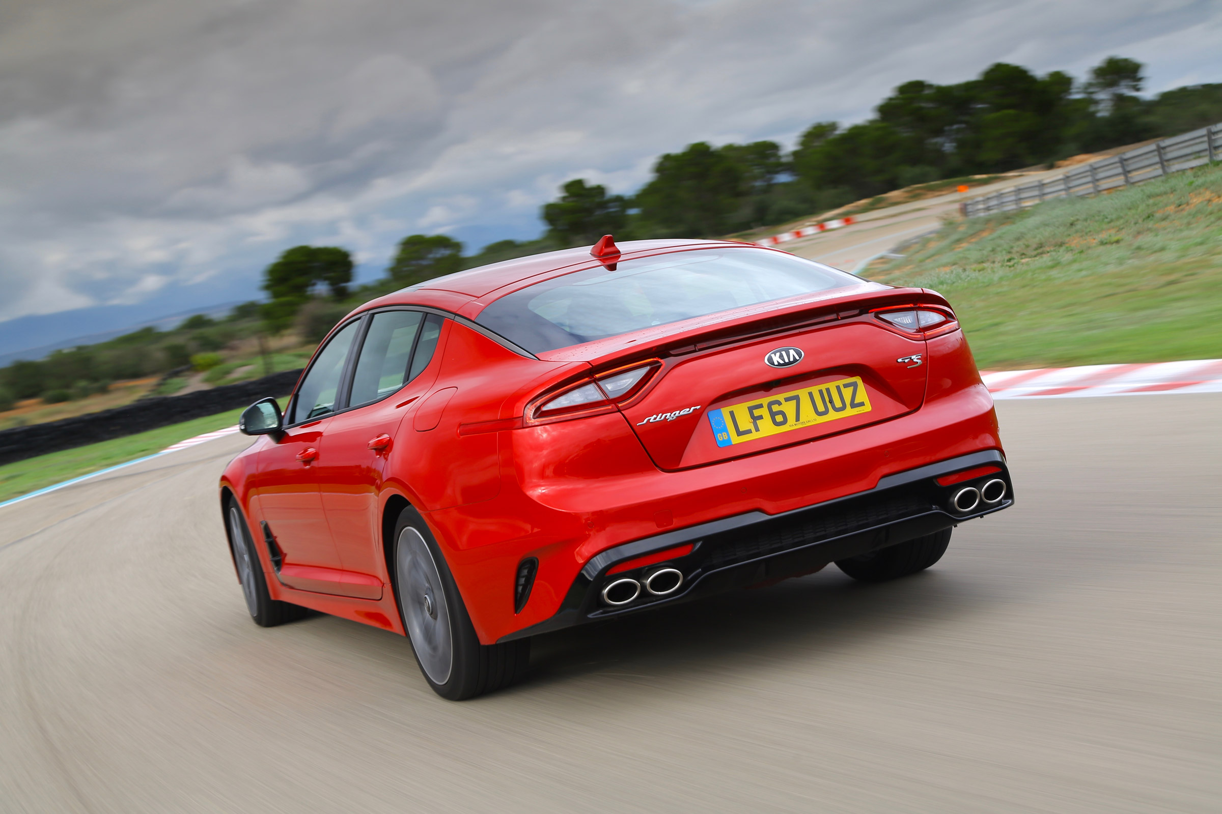 Kia Stinger GT-S UK - rear tracking