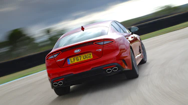 Kia Stinger GT-S UK - turn in