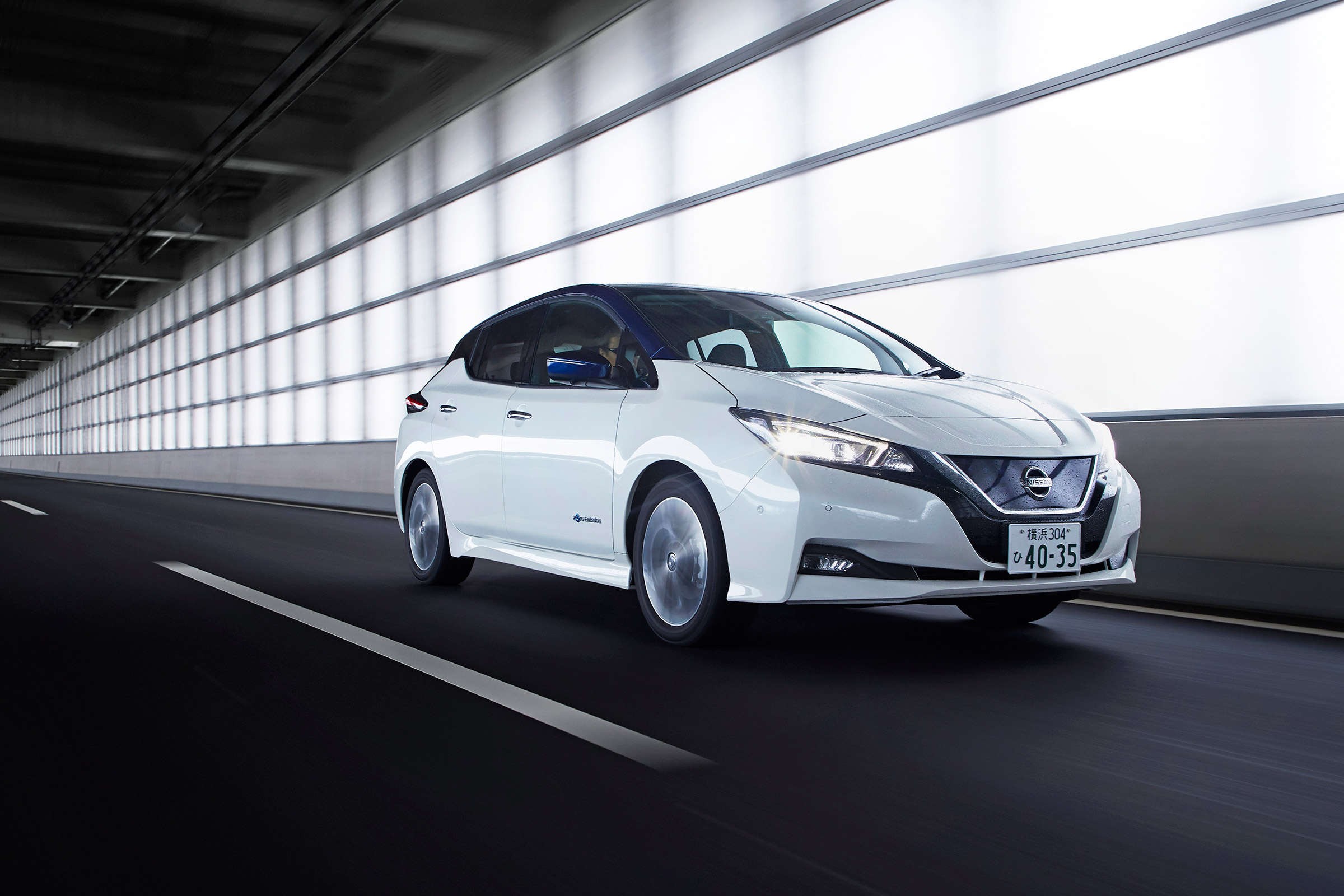 Nissan Leaf drive Japan - front quarter