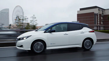 Nissan Leaf drive Japan - side