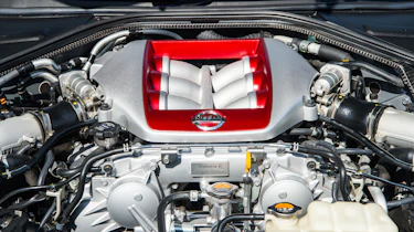 BMW M4 Competition Package v Nissan GT-R