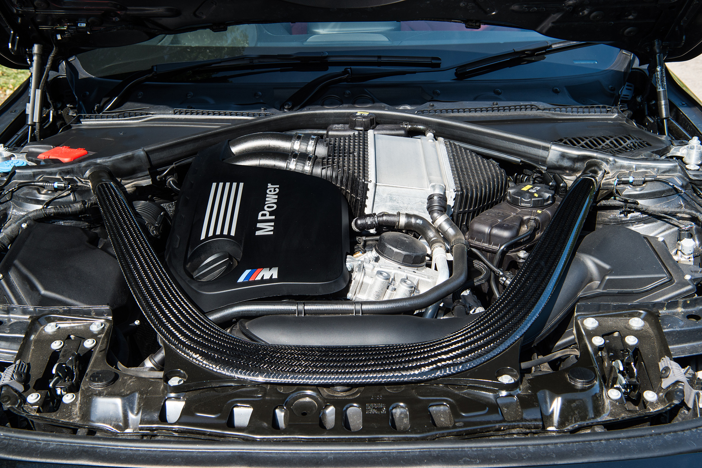 BMW M4 Competition Package v Nissan GT-R