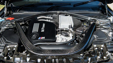 BMW M4 Competition Package v Nissan GT-R
