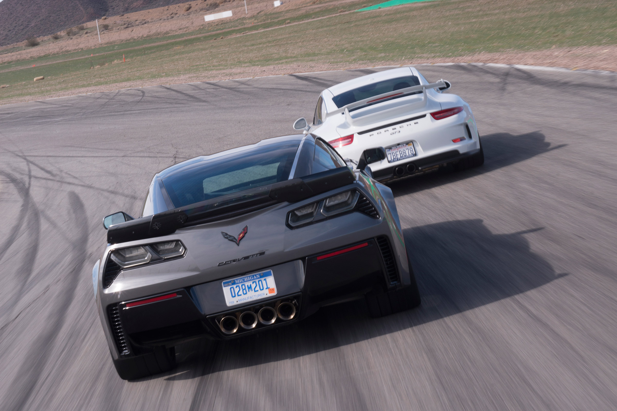 ZO6 v 911 GT3 US - rear tracking