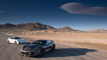 ZO6 v 911 GT3 US - track static
