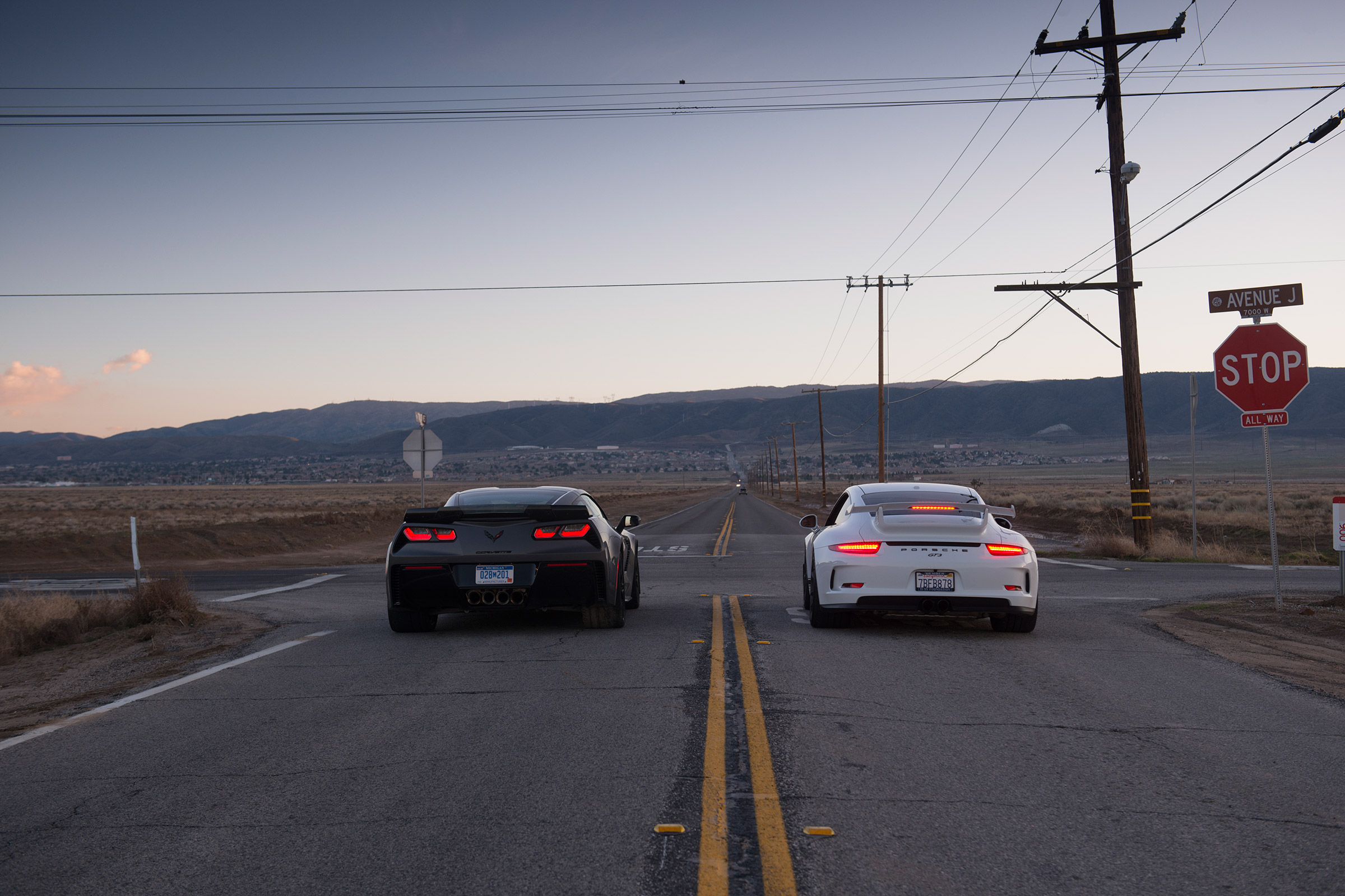 ZO6 v 911 GT3 US - stop sign rear