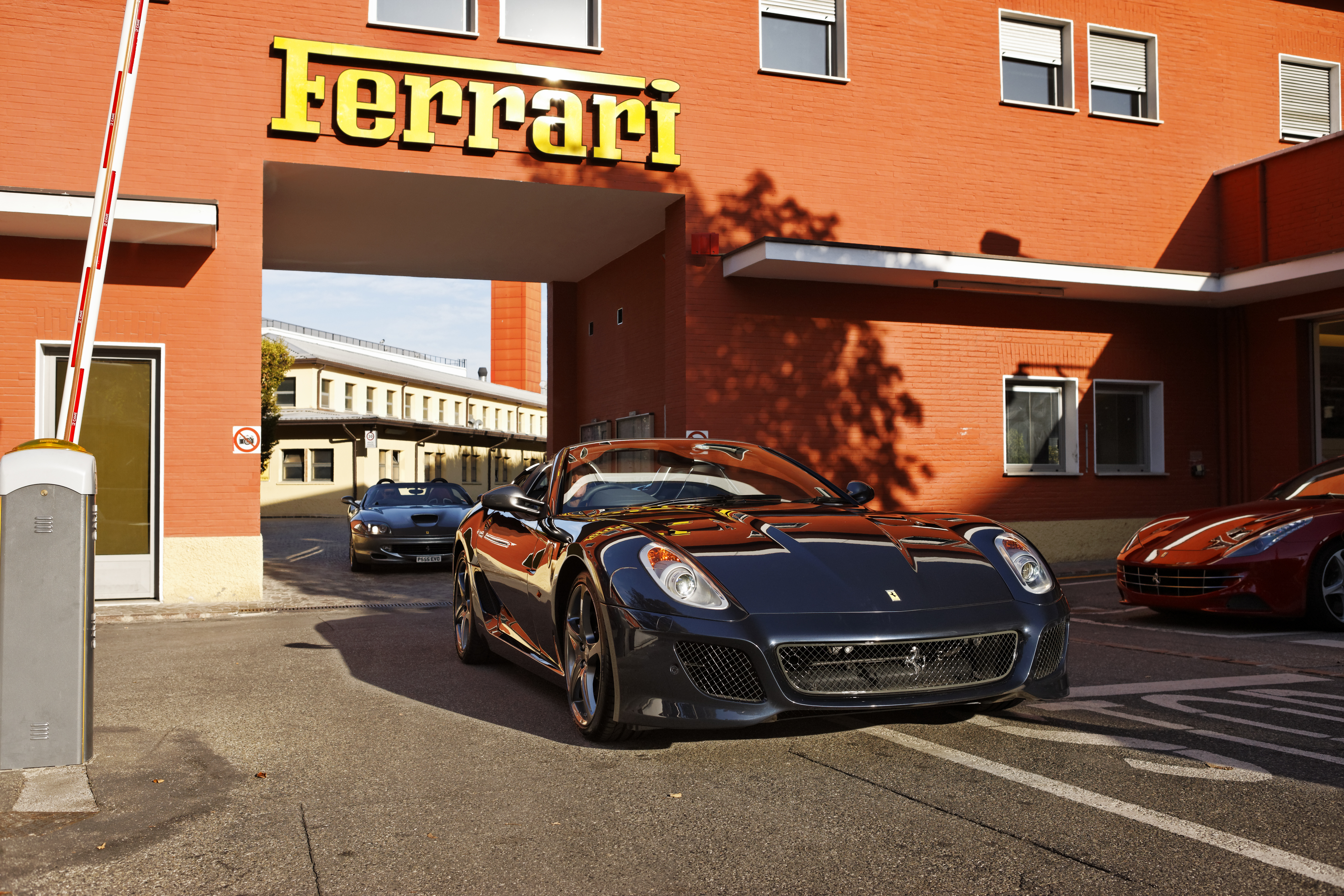 Ferrari SA Aperta - gates
