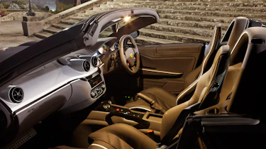 Ferrari 599 SA Aperta - interior