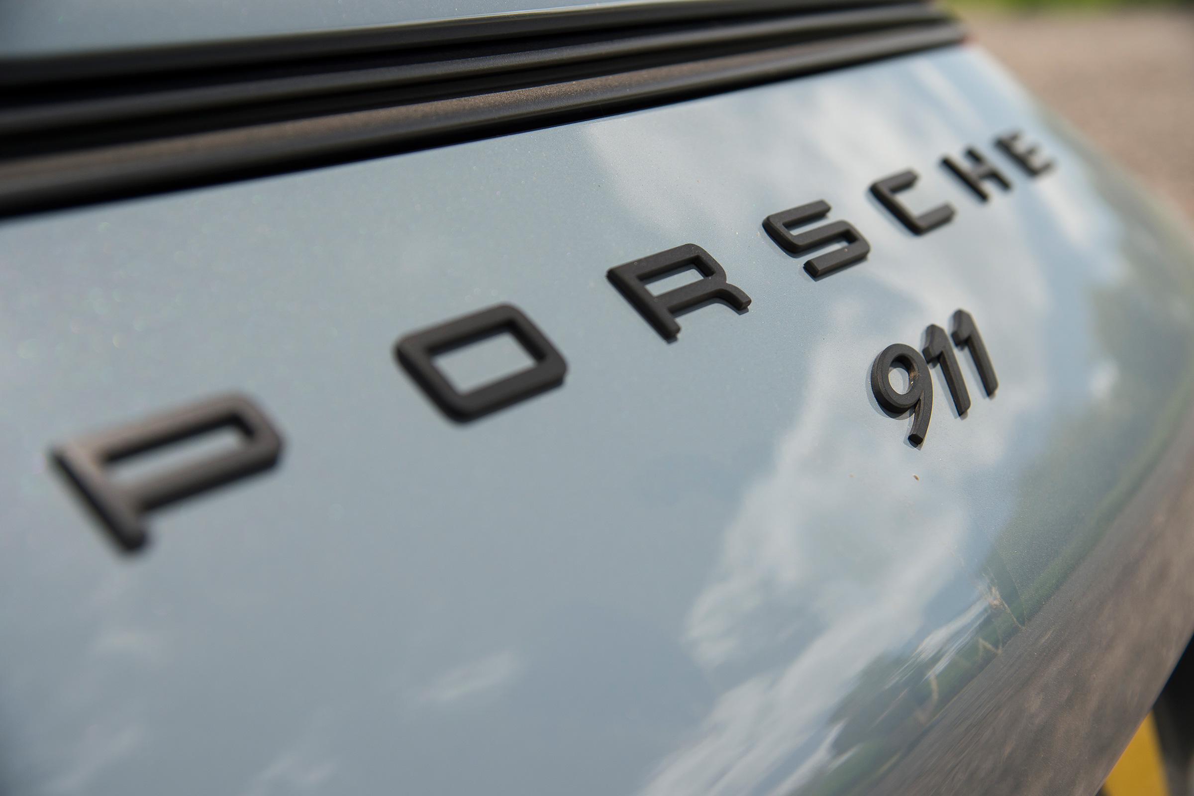 Porsche 911 Carrera GTS v Aston Martin V12 Vantage S