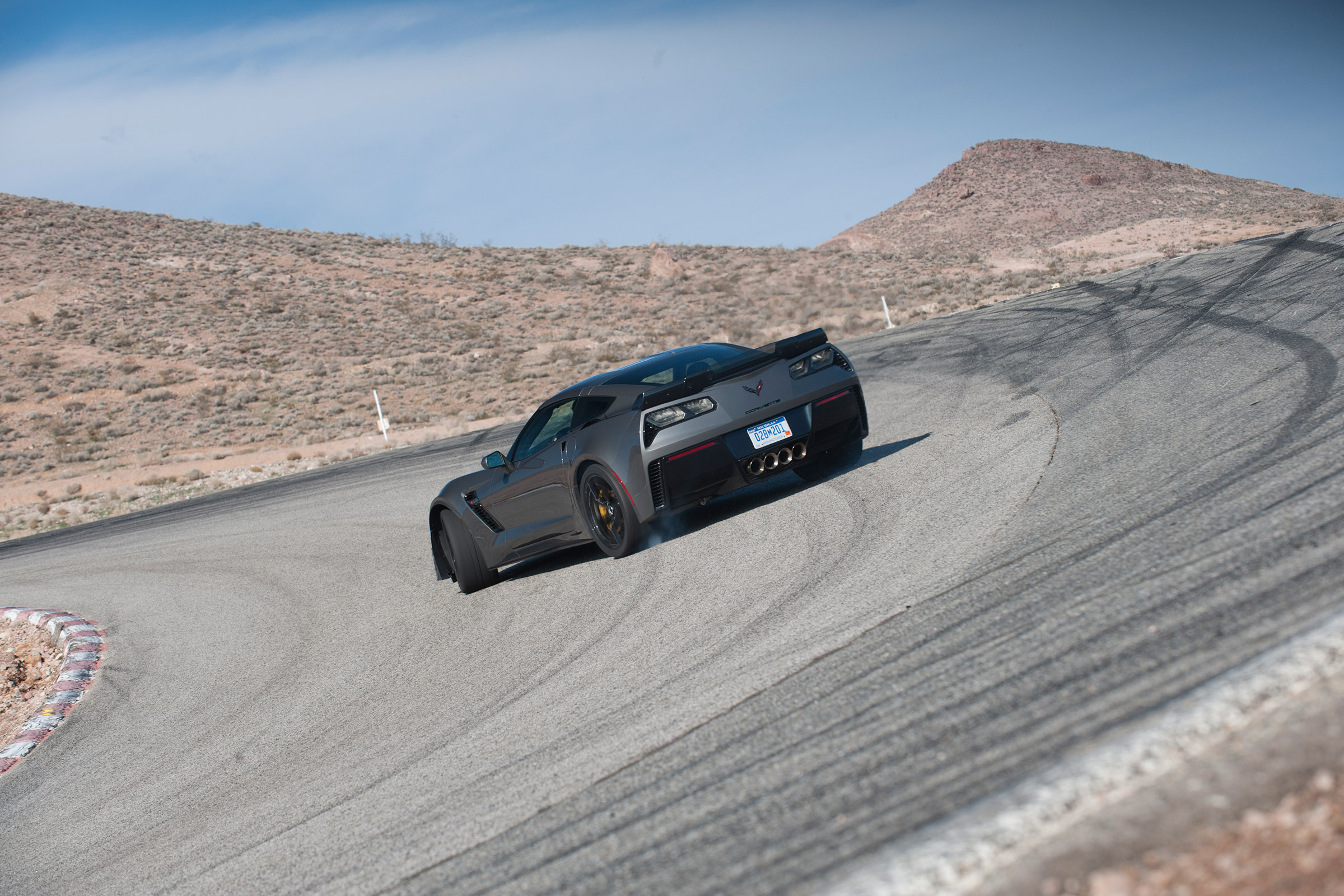 ZO6 v 911 GT3 US - Z06 slide