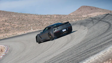 ZO6 v 911 GT3 US - Z06 slide