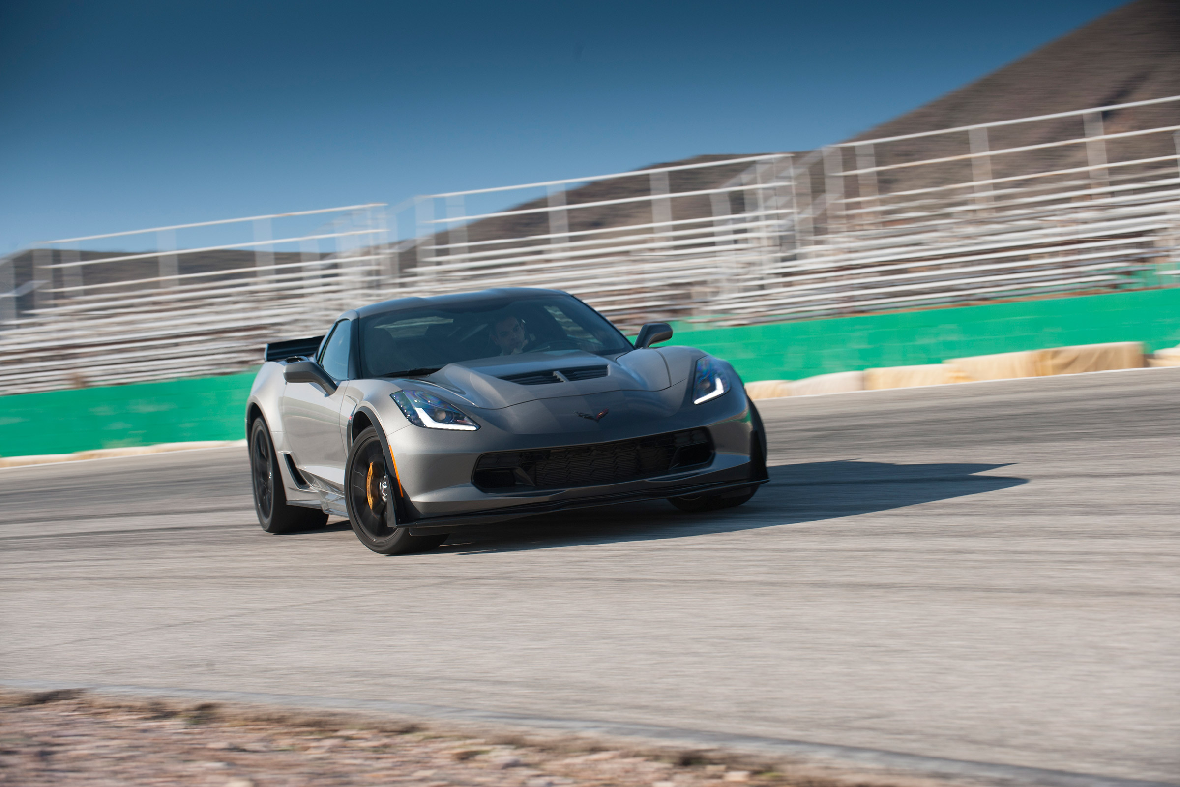 ZO6 v 911 GT3 US - front slide